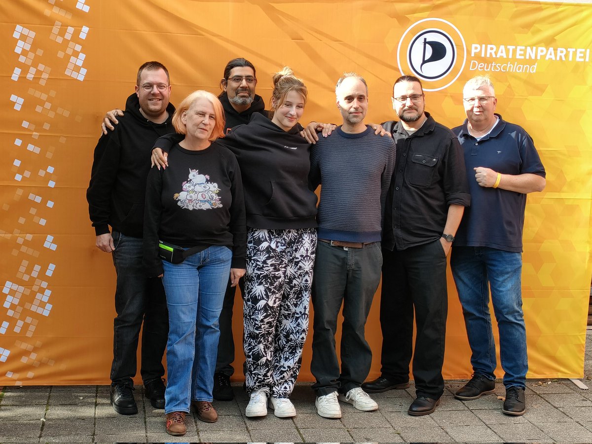 Herzliche Glückwünsche aus dem Saarland an den auf dem #BPT241 gewählten neuen Bundesvorstand der #PIRATEN. Auf gutes Gelingen und immer eine Handbreit Wasser unterm Kiel! 🏴‍☠️