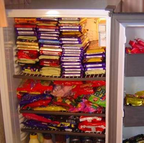 Cuando llegas al pueblo después de haberle dicho a tu abuela por teléfono que te encantan los dulces y que vas a ir el Domingo a visitarla... 
Repito, l@s abuel@s son los más mejores!