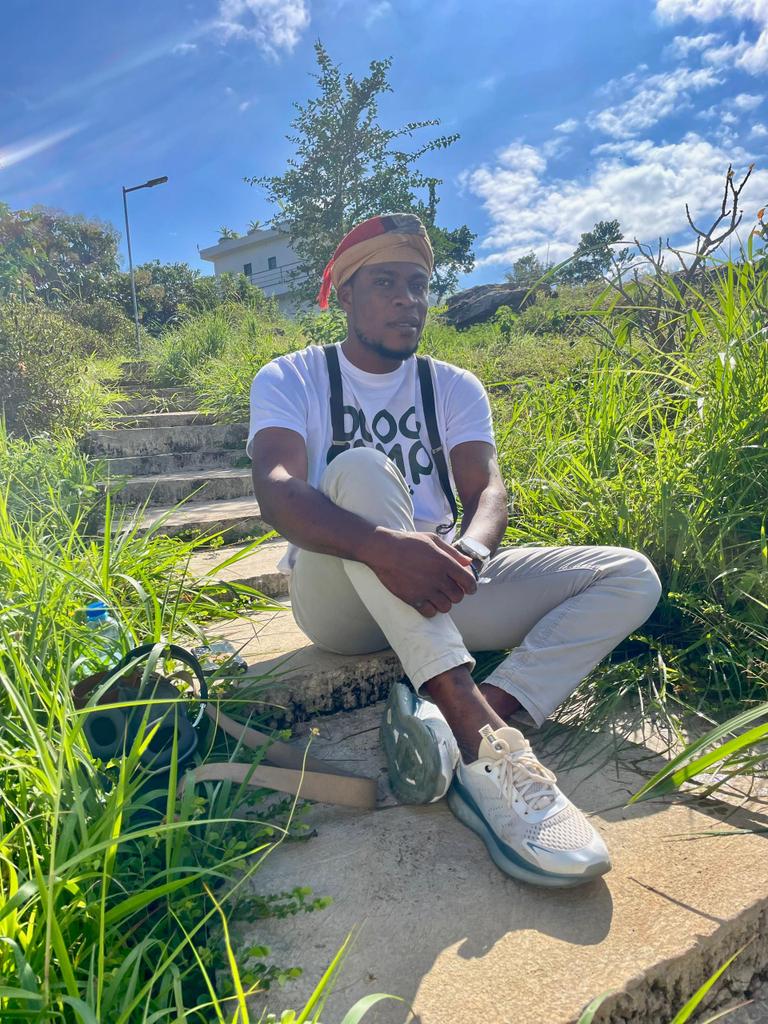 AyihounE's tweet photo. Ici c'est le #BlogCamp2024
📌 Un lieu où le réseautage est de mise , une opportunité d'aller à la rencontre des blogueurs, professionnels et influenceurs. Une collaboration intrinsèque de taille avec  des échanges enrichissants.
#Nati2024 #ABBENIN #BlogCampBenin 
#CampNanto https://t.co/G8rRaieQgh