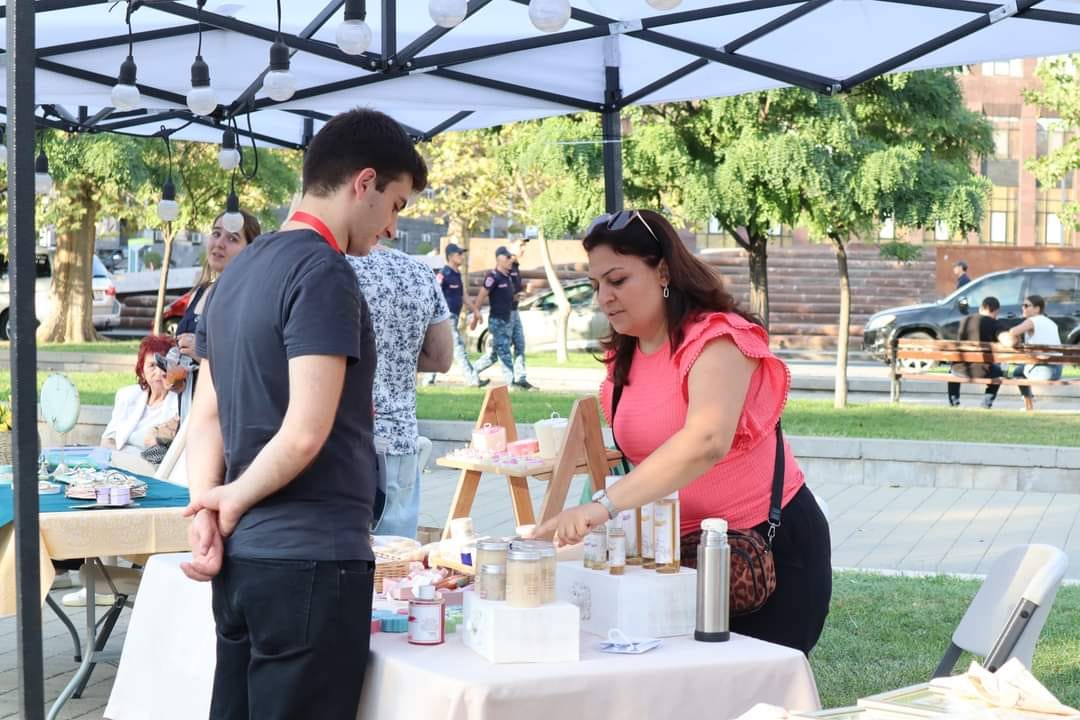 🔻Sharing updates on the successful implementation of the Rootsmade and <a href="/ymcaroots/">Roots for Peace</a> charity-fair in Yerevan! 

💡The initiative is part of the YMCA Europe Roots for Peace program. The two-day exhibition of handmade crafts aimed to represent our Artsakh &amp; Syrian-Armenian artisans.