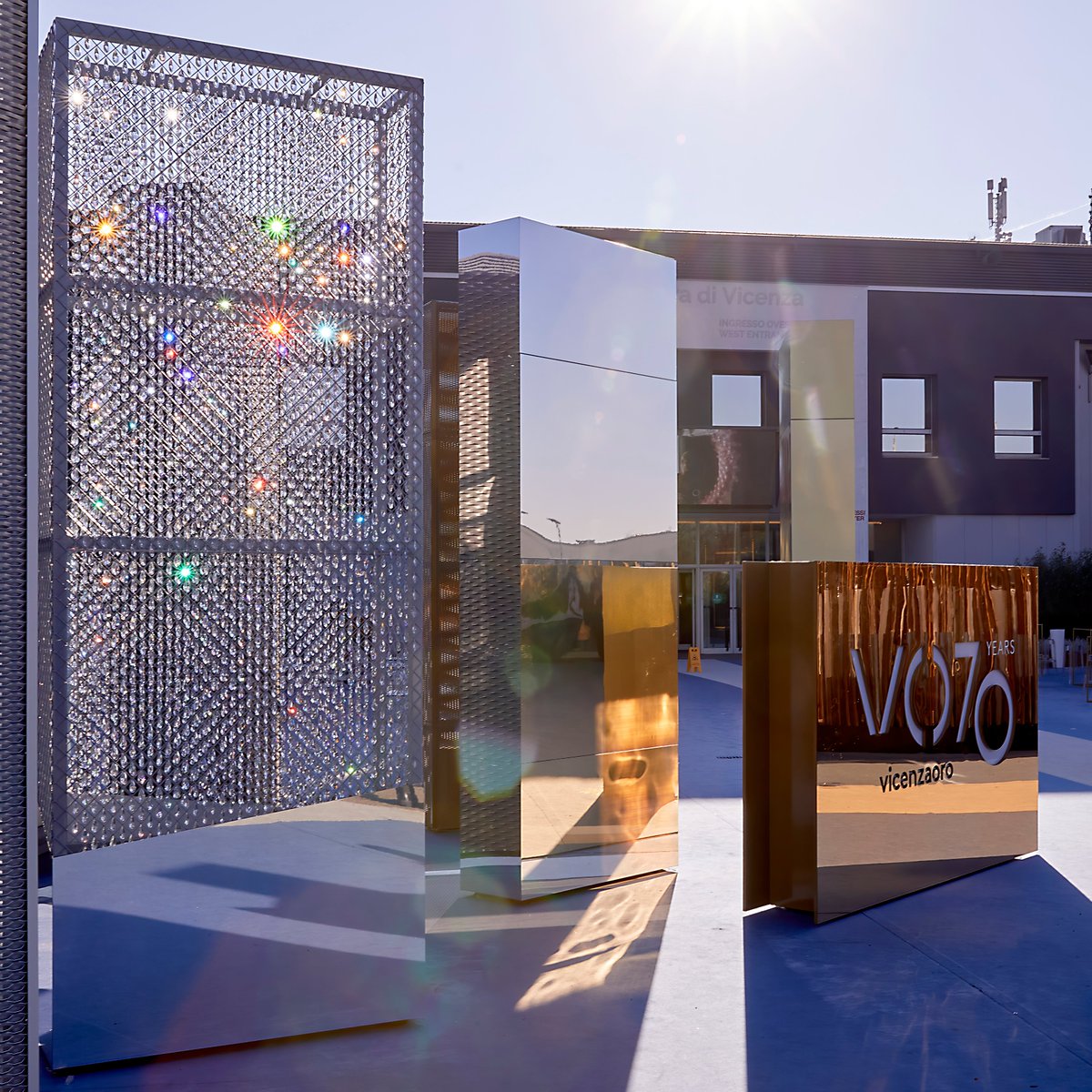 Shimmerwalls's tweet image. Shine bright like a diamond—or a Shimmerwalls Crystal! 💎

The Vicenzaoro Jewellery Boutique Show was a sparkling success, featuring our stunning custom crystal panels. ✨

Read more on the project here: shimmerwallsusa.com/post/vicenzaoro

#eventdesign #eventdisplay