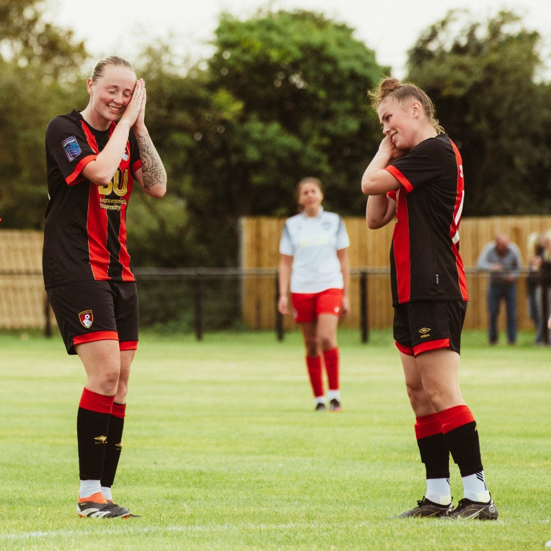 AFCBournemouthW's tweet photo. 📈 Her fine form in recent weeks
🏹 Enjoying the moment with goal celebrations
👊 Crediting the work of her teammates 

We caught up with @ErinBloomfield9 after she found the net again yesterday 🫡🍒