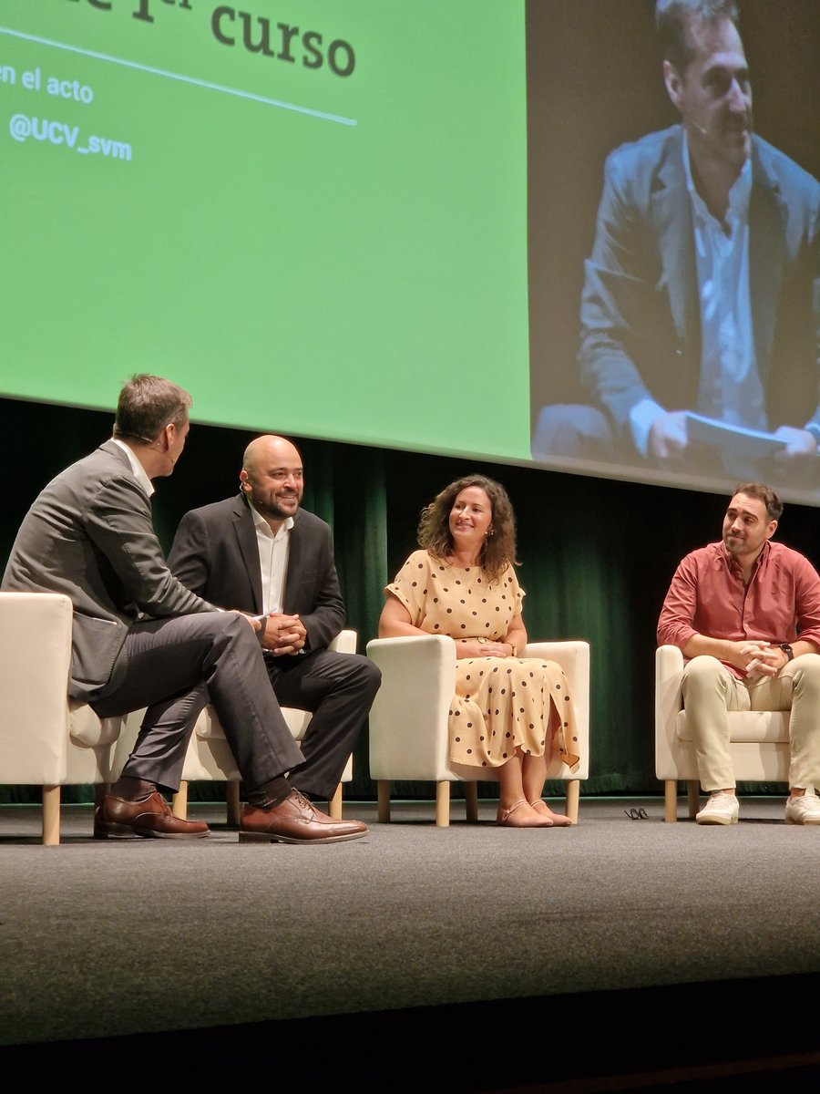 Esta mañana he podido asistir al acto de bienvenida de la <a href="/UCV_svm/">Universidad Católica de Valencia</a>  para alumnos de primer curso. Algunos de nuestros profes han participado animando a los estudiantes a vivir la Universidad más allá del aula👏👏🙌