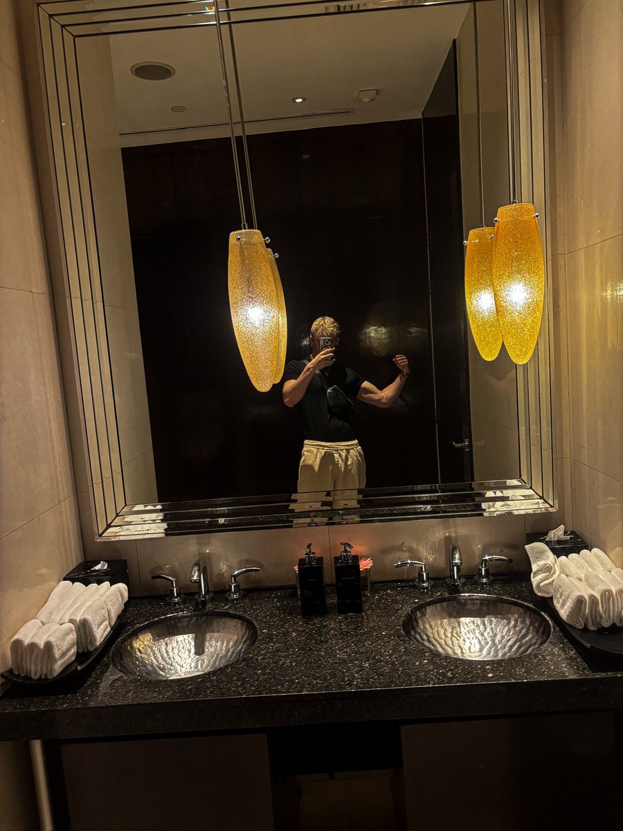 The most average <a href="/LoroPiana/">loropiana</a> enjoyer🫡