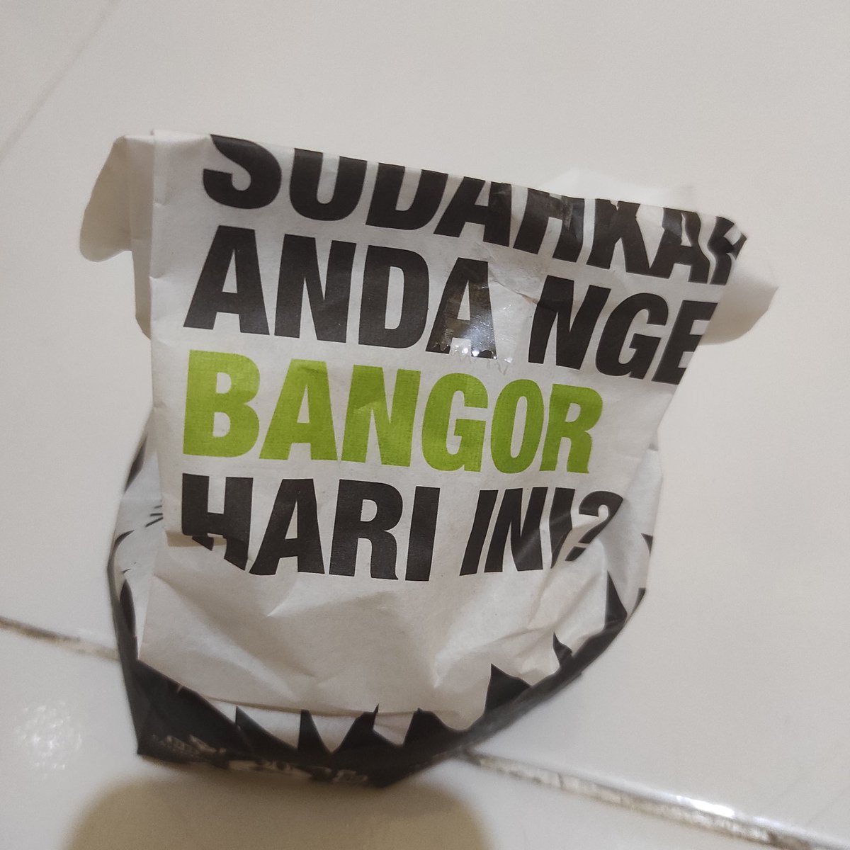 midas_sainz's tweet photo. #MASAA Makan sama Ame, yuk!
Edisi mencoba makan burger PERTAMA KALI SEUMUR HIDUP! Iya beneran, aku engga pernah makan burger sebelumnya! Aku tergerak hatinya untul cobain burger karena Carlos punya resto burger, haha!
Seperti biasa, a thread! https://t.co/53K9qS89yA