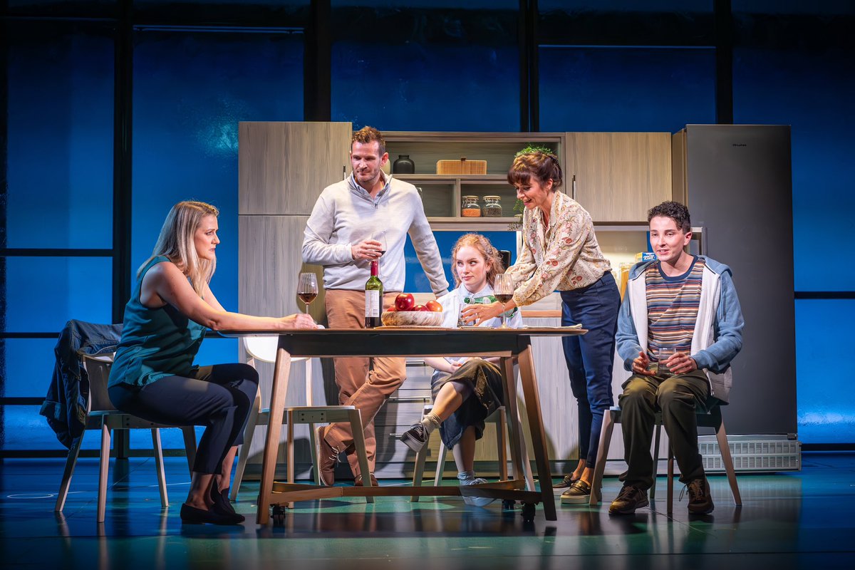 Beyond The Curtain (@beyondcurtain12) on Twitter photo Todayโs a good day for <a href="/dehuktour/">Dear Evan Hansen</a> photos to drop!
Catch the new production at <a href="/NottmPlayhouse/">Nottingham Playhouse</a> until Saturday 28th September before it goes on tour.
๐๏ธ evanontour.com
๐ท Marc Brenner Todayโs a good day for <a href="/dehuktour/">Dear Evan Hansen</a> photos to drop!
Catch the new production at <a href="/NottmPlayhouse/">Nottingham Playhouse</a> until Saturday 28th September before it goes on tour.
๐๏ธ evanontour.com
๐ท Marc Brenner