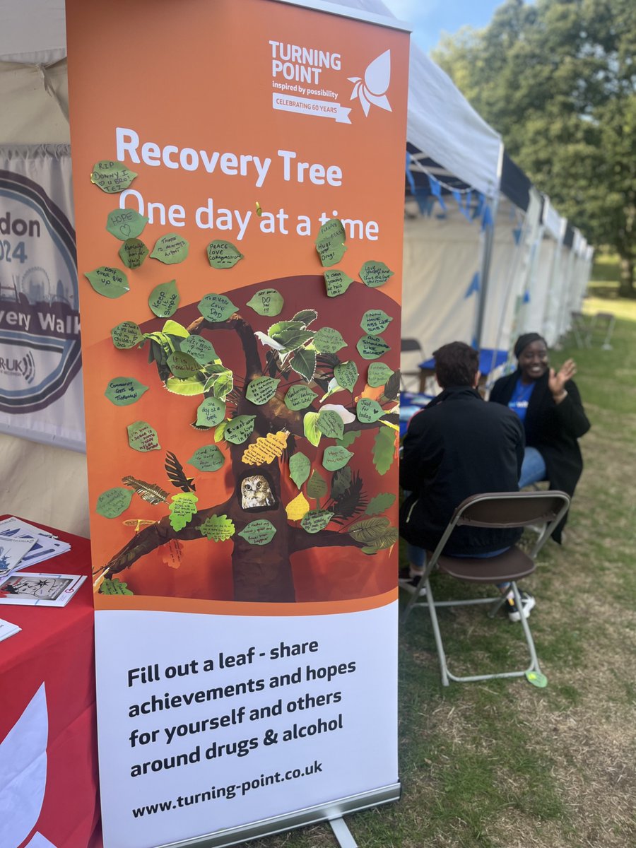 On Saturday we were at <a href="/FAVORUK/">FAVORUK 💜</a>'s  #UKRecoveryWalk in London!

🌳 We asked people to write what recovery means to them on a leaf and stick it on our recovery tree

Our clients, peer mentors and staff had the best day connecting with others in recovery from across the country ❤️