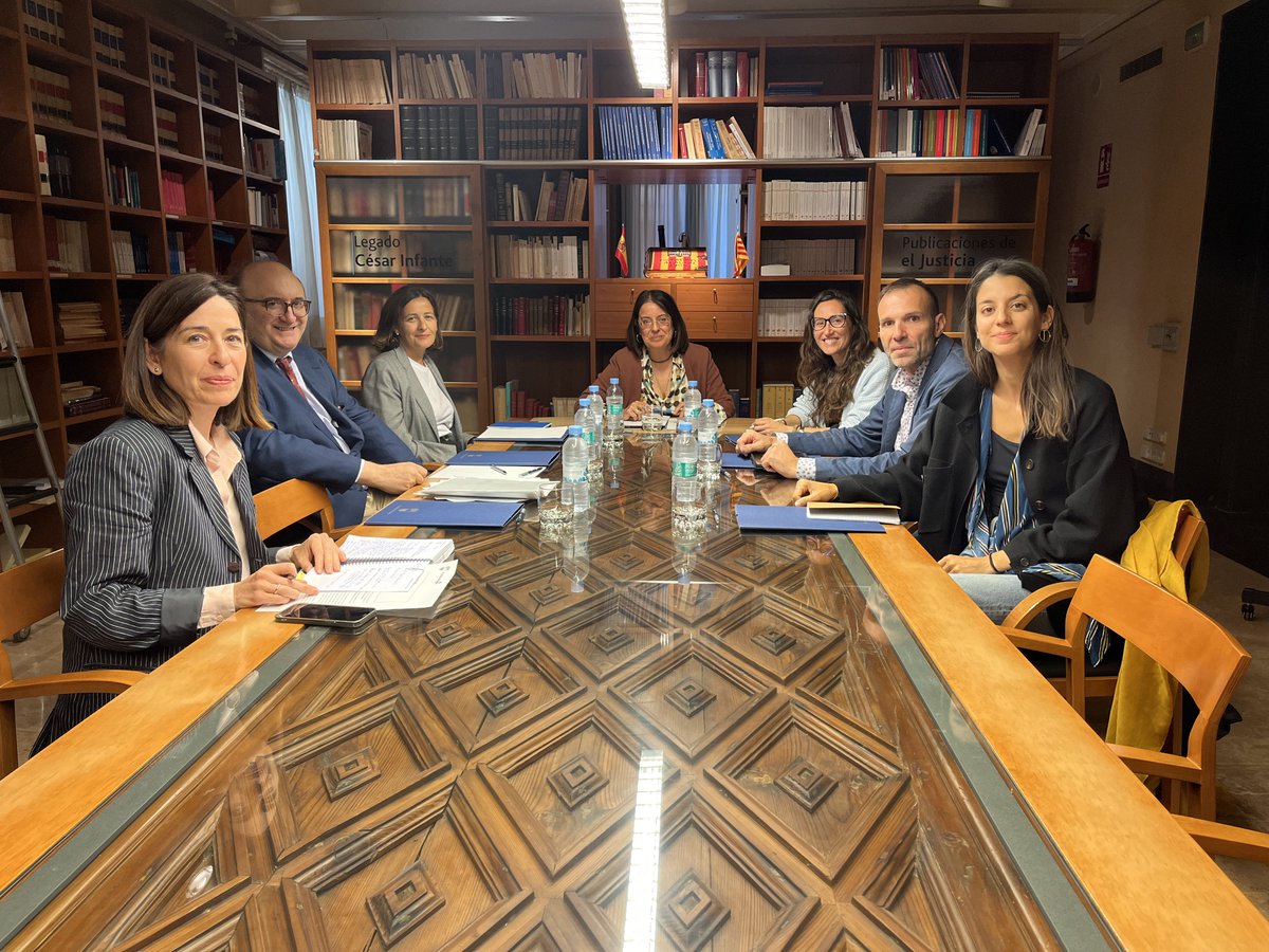 🚲🪪 La Justicia de Aragón, Concepción Gimeno, ha recibido a varias entidades ciclistas.

👉🏽Estas le han trasladado su queja por la nueva ordenanza de movilidad de #Zaragoza, que indica la obligatoriedad de contratar un seguro de responsabilidad civil para circular en bici.