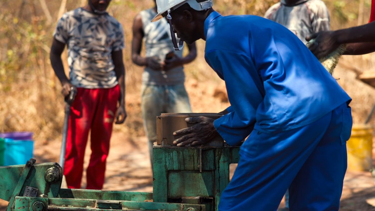 Over 112 staff housing units have been built under the Ubuntu Homes program, demonstrating the impact of safe housing on retaining healthcare workers in rural Zambia. Discover how this initiative is transforming nursing education and healthcare: spkl.io/6019fEo0l