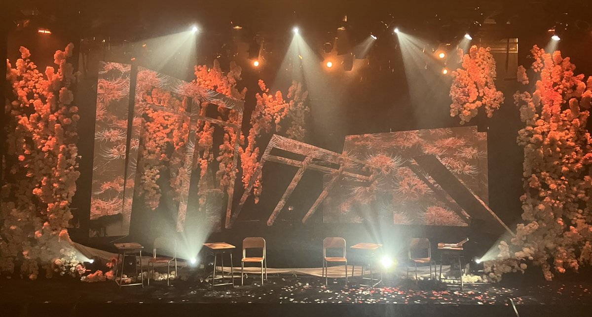 朗読劇「青野くんに触りたいから死にたい」
presented by eeoStage

全公演終演いたしました🎊
ご来場いただいた皆様、
誠にありがとうございました💐

キャスト・スタッフ一同心より御礼申し上げます。

#朗読劇青野くん 
#eeostage