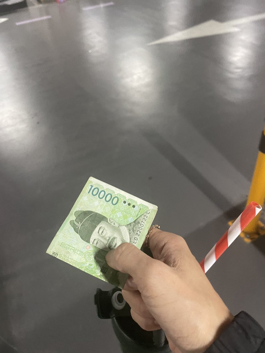 wangcool's tweet image. 만원 줍다 워매