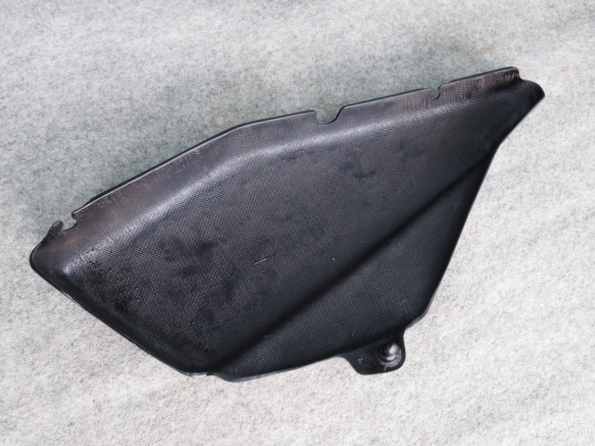 新製品のお知らせです。RZ250/350用FRPフューエルタンクに加えて