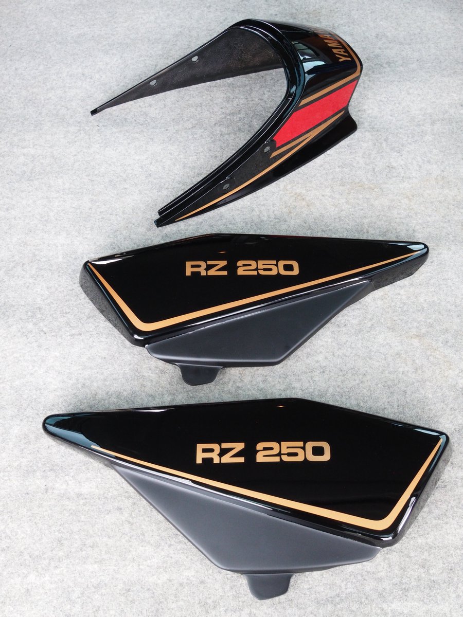 rz250/350 テールカウール　サイドカバーセット 新製品のお知らせです。RZ250/350用FRPフューエルタンクに加えて