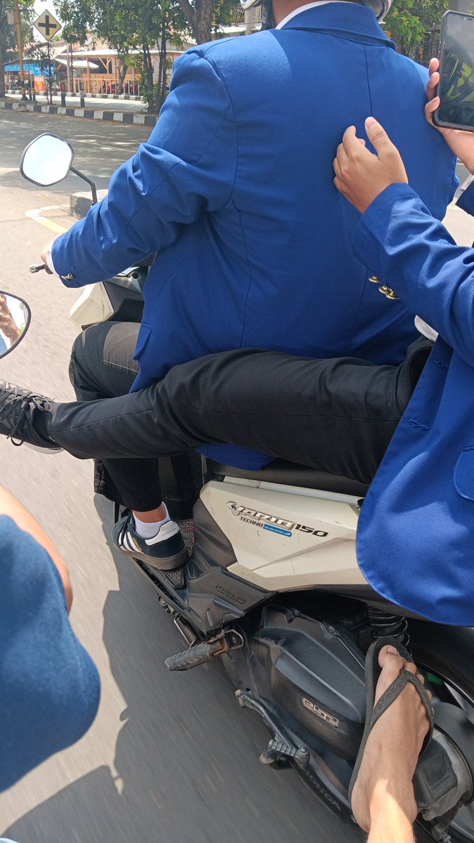 karrbakarr's tweet photo. @Wahyyuakbar @ehhhakem ki polahmu dino jumat pleee https://t.co/xmFe72THFK