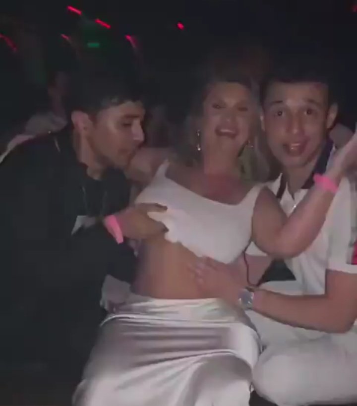 boomrotic's tweet image. B@ddies w! ld'n on IG live 😭😭😈 
A thread 🧵🎥