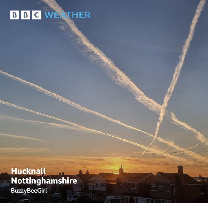 Seeing as #chemtrails is trending this morning, let address this...

- Government hasn't decided to spray us with chemicals.
- No rain till end of week so not cloud seeding.
- Solar radiation management isn't an operational thing.

⬇️ These are condensation trails from aircraft.