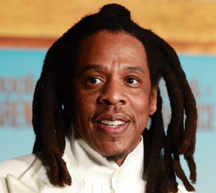 centregoals's tweet photo. 🚨🚨| American businessman John Textor wants music star Jay-Z to join his bid to buy Everton. 

[@TheSunFootball] https://t.co/9nXjh9OHUu