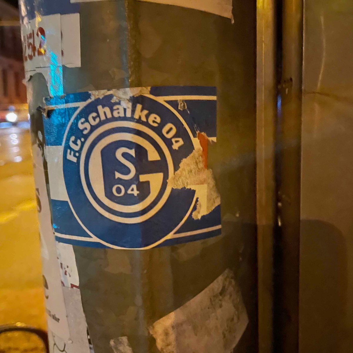 StickerHunting's tweet photo. 🇩🇪 FC Schalke 04
@s04 @s04_en @s04fanbelange @S04Daily
#S04 #Dieknappen @S04_NL
#ultrasstickers #footballstickers #footballculture #Ultras #StickerHunting https://t.co/QF3leqUoj5
