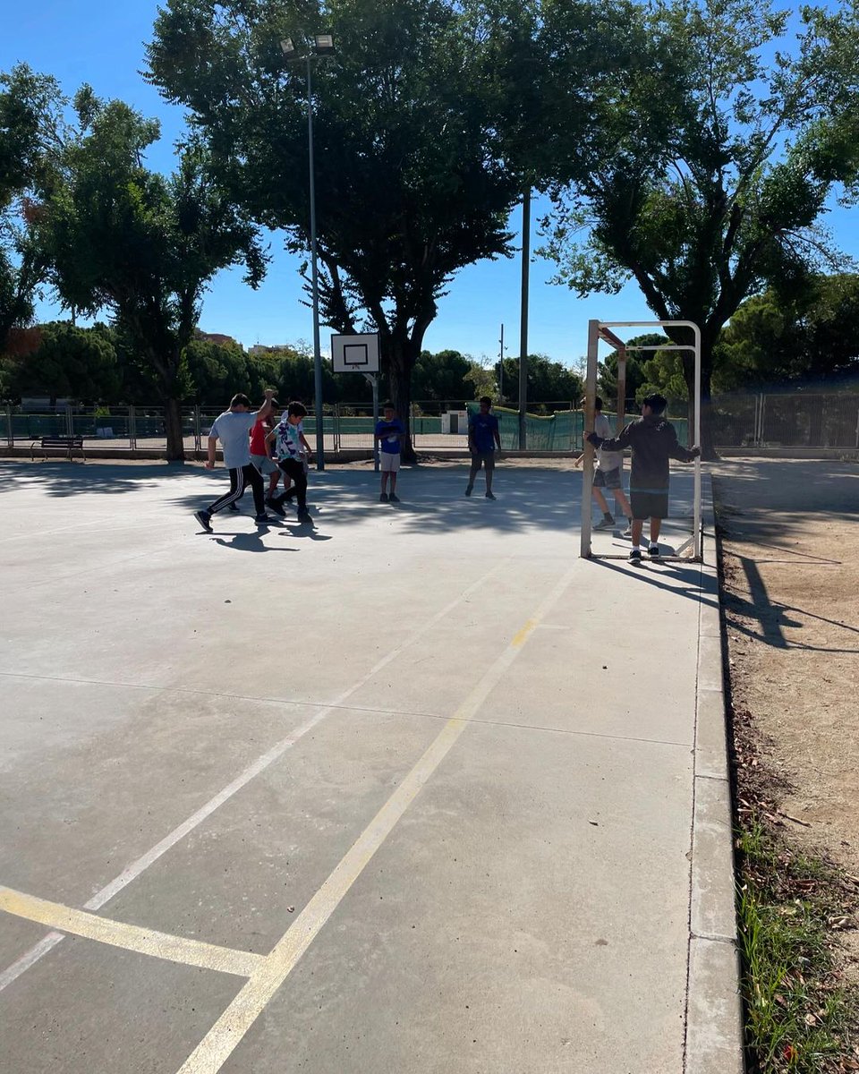 Primera setmana superada amb èxit! Han estat uns primers dies plens de retrobaments, presentacions i descoberta.Poc a poc ens anem adaptant i posant al dia!