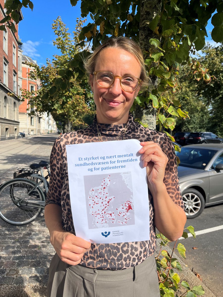 DanskPsykologF's tweet image. Nyt udspil: Det skal være nemmere at få psykologbehandling! Med ny #sundpol-reform og modernisering af psykologord. på vej, skal #dkpol gribe chancen for at fremtidssikre det nære mentale sundhedsvæsen. Læs vores anbef. til, hvordan psykologer kan bidrage: dp.dk/fag-og-politik…