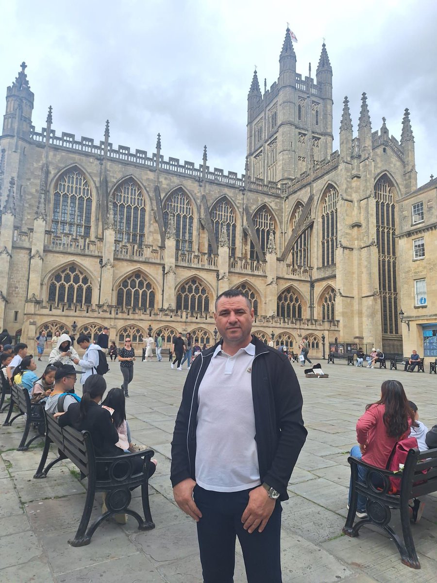 Yurtdışında gezerken şunu gördüm,
Ekonomisi gelişmiş ülkelerde insanlar mutlu.