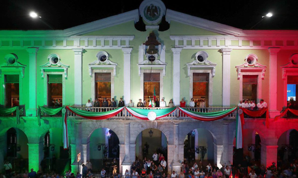 CeciliaPatronL's tweet photo. ¡Viva México! 🇲🇽

Me dio mucho gusto acompañar a la abogada @MariaFritzS, Encargada del Despacho del Gobierno del Estado, en la ceremonia por el 214 aniversario del inicio de la lucha por la independencia de México. ✨ 

Los valores de libertad y justicia que inspiraron a los héroes que nos dieron patria nos siguen guiando cada día.

¡Qué orgullo ser mexicana!
¡Viva Mérida! ¡Viva Yucatán! ¡Y que viva México! 🇲🇽