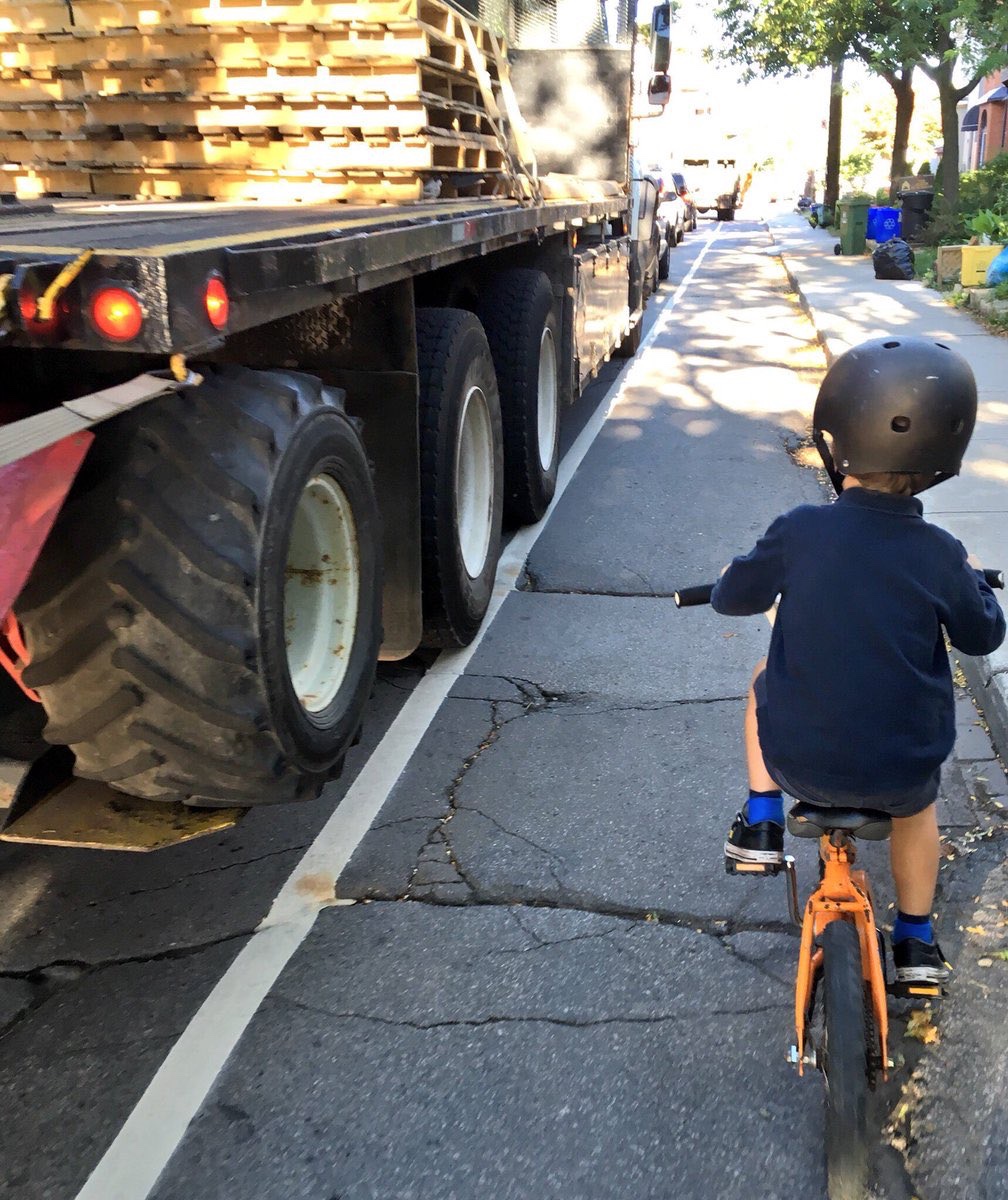 Ponte casco!
Ponte chaleco reflector!
Las luces!
Ve por el lateral!
Hazte un seguro!

Es curioso cómo muchos se desviven por nuestra seguridad, en todos los aspectos, menos en el más importante, que es ponernos carriles bici protegidos del tráfico.