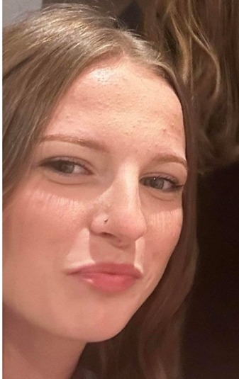 TrueCrimeUpdat's tweet image. #MISSINGTEENS UK - Chloe and Ruby, both 17

MISSING FROM: Chloe - Worthing, Ruby - Littlehampton, West Sussex

LAST SEEN: Chloe - Friday, September 9, 2024; Ruby - Thursday, September 8, 2024

APPEARANCE:
Chloe: Slim, blonde highlighted brown hair, nose piercing, uses a