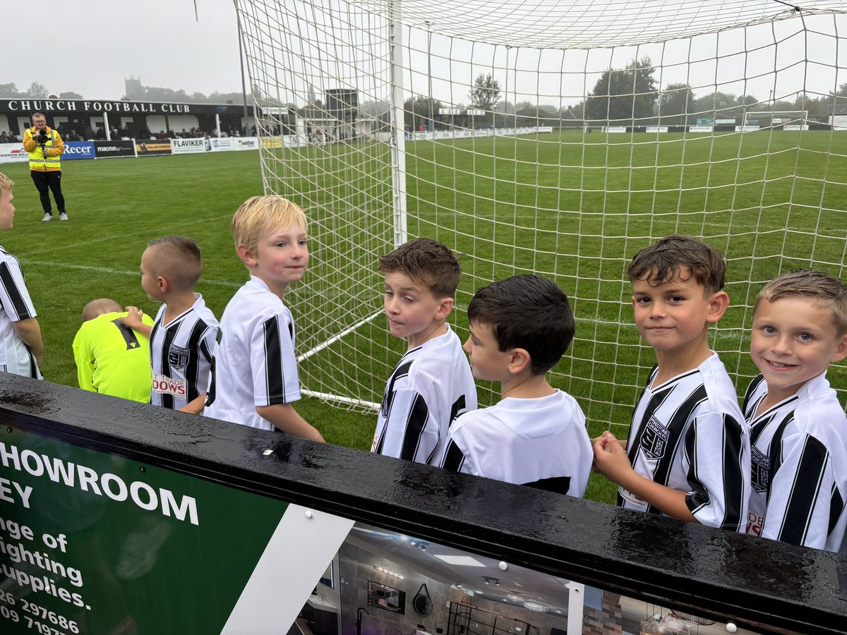 Thank you again to our amazing volunteers.

You all know who you are helping out on Matchdays, our groundsman, those recently at Penistone Show, all other work around the ground, Junior Team Managers &amp; those running sorting admin &amp; social media stuff. 

🌟 You’re all superstars🌟
