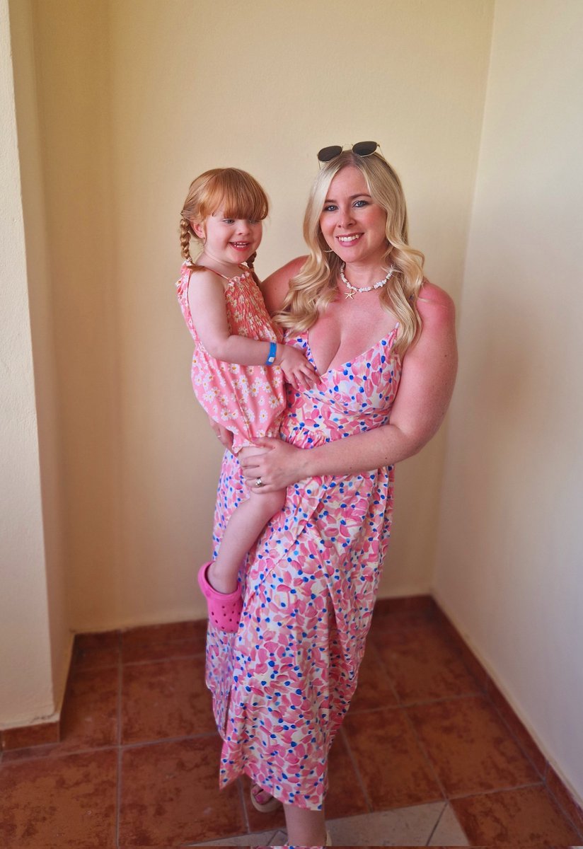 EmmaAllenx's tweet photo. Week spent in KOS 🇬🇷🩷 
Weeks break &amp; recharging batteries with my mini 🥰 https://t.co/yoqa6ppLYy