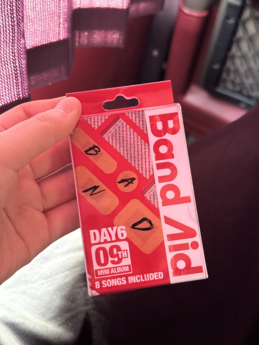 hihello_bbang's tweet image. 와 네모반 음향이 차원이 다르다해서 외할머니댁 가는 길에 들어야지 하고 챙겨왔거든,,,,아니 미친 음원사이트는 반성해야함