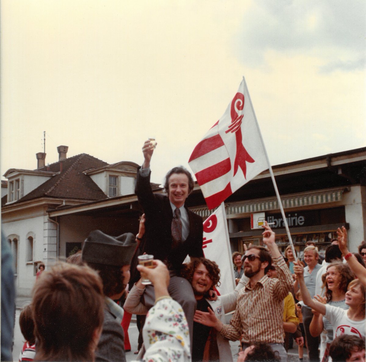 RadioTeleSuisse's tweet photo. 📽️Pour les 50 ans du @CantonduJura  la RTS et l'Association Jura 24 vous invitent à la projection de "Mémoires jurassiennes"!

📅 Vendredi 20 sept. - 19h15

Inscription et informations 👉 https://t.co/O8HIASugM6

📸Archives cantonales du Jura

#RTSAvecVous #RadioTelevisionSuisse https://t.co/u16uC73mU9