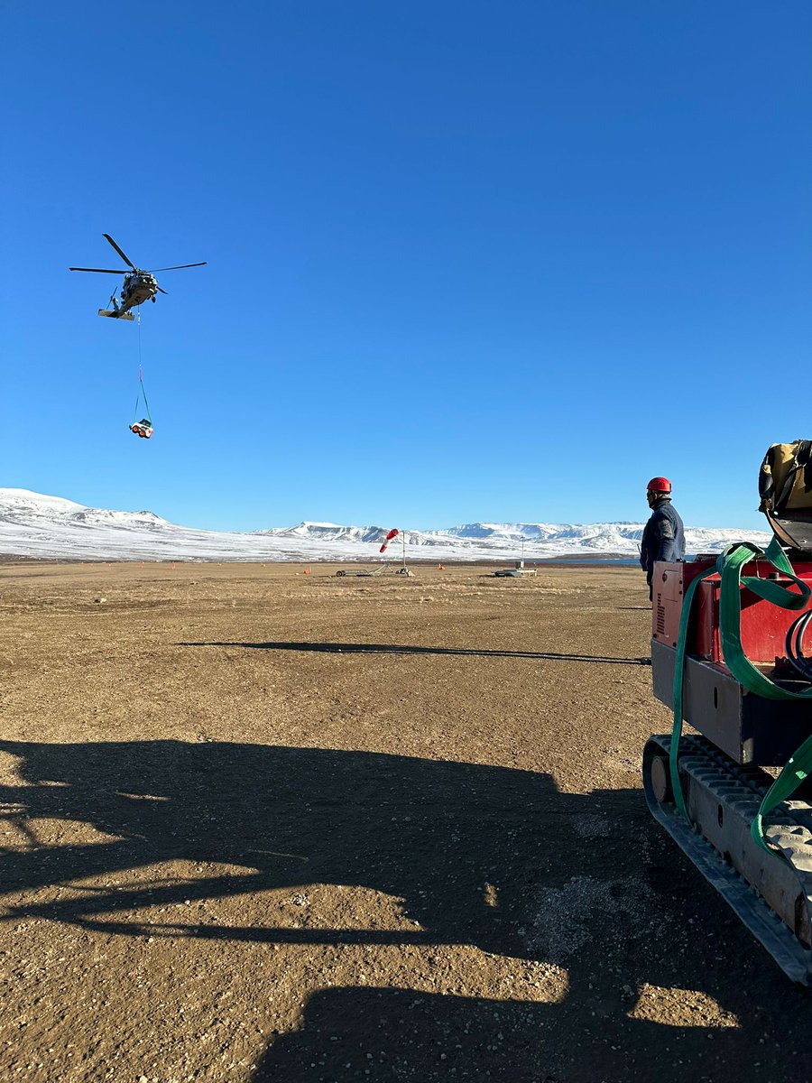 It's not often a military helicopter is in the area, but thanks to the incredible support from #ARKTISK#KOMMANDO - Joint Arctic Command, our new vehicles arrived, and heavy waste, including an old generator, was transported out of the station through multiple sling operations.