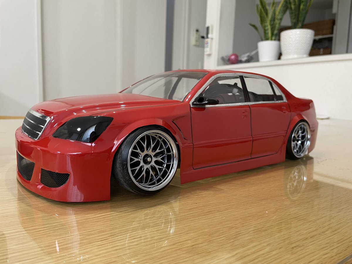 YD-2Z 初のボディ完成
約2000円　セルシオ
マスキングって難しいな。

#ラジドリ
#ドリラジ