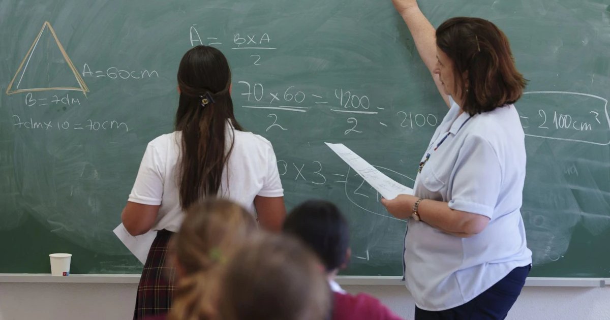 Un buen artículo, que refleja la realidad de la enseñanza de la matemática. dlvr.it/TDHStH
