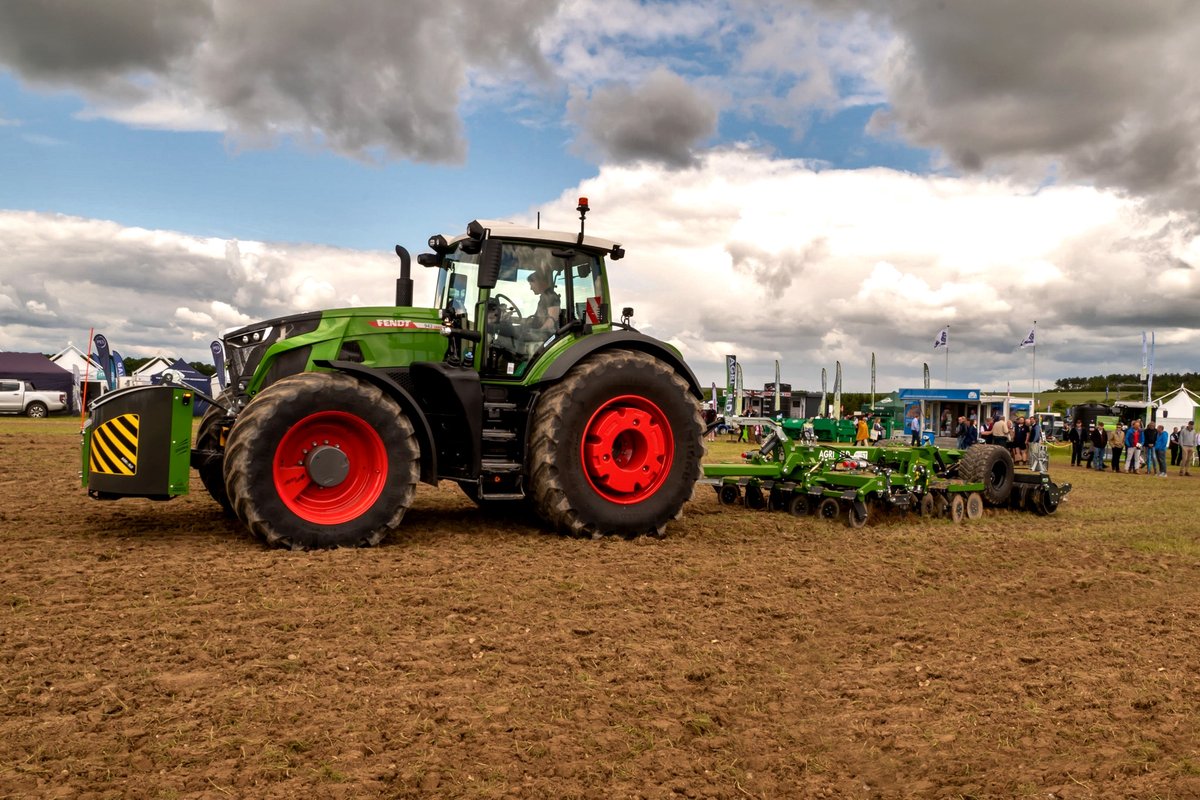 Multi -Till Monday
A great photo by Andrew Mutimer of this versatile cultivator on demo at Cereals Event behind a Fendt 942 with Agriweld Heavy weight out front.
It's Tillage-Live in a couple of days where we will also be running working demonstrations of some of our  machines.
