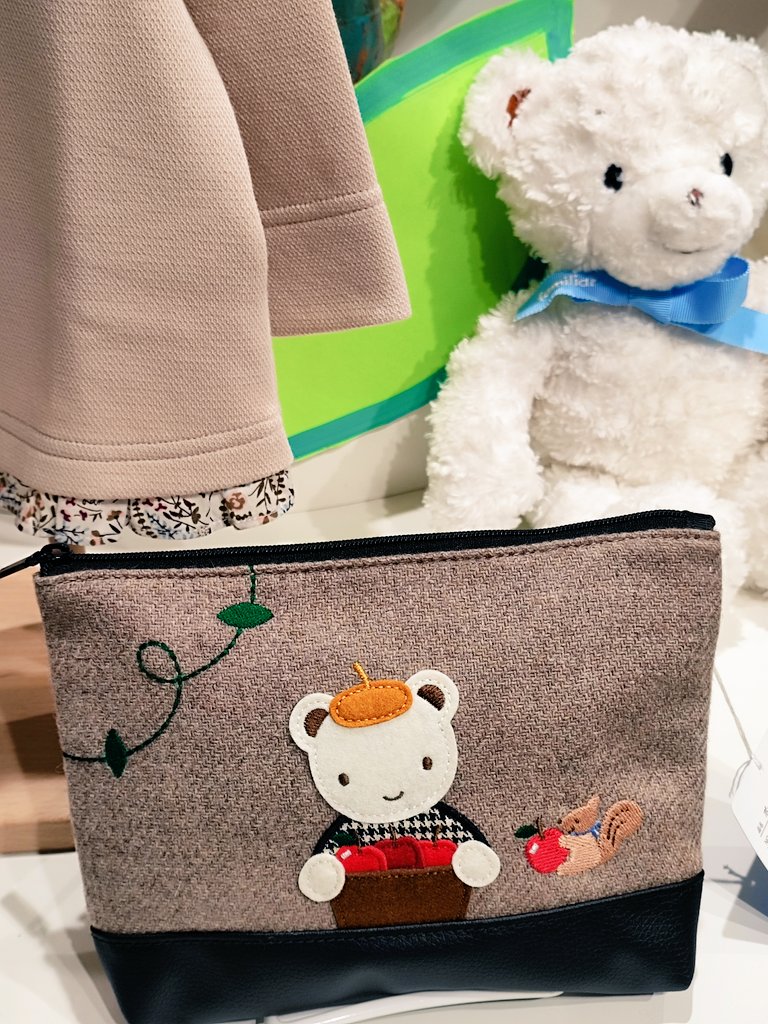 runpika_beam's tweet photo. ファミリア🧸行ってきたよ〜
お土産にタオルと巾着買った https://t.co/yBcHb1RLXC