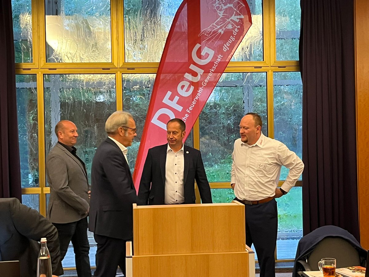 Thüringens Innenminister Georg Maier zu Gast beim Gewerkschaftstag der <a href="/DFeuG/">DFeuG</a>  2024 in Weimar <a href="/SPDThueringen/">SPD Thüringen</a> <a href="/dpa/">dpa</a> <a href="/RND_de/">RND</a> <a href="/tonline/">t-online</a> <a href="/zeitonline/">ZEIT ONLINE</a> <a href="/FunkeBerlin/">Funke Zentralredaktion</a> <a href="/TLZnews/">TLZ</a> <a href="/mdr_th/">MDR THÜRINGEN</a> 

presseportal.de/pm/173214/5865…