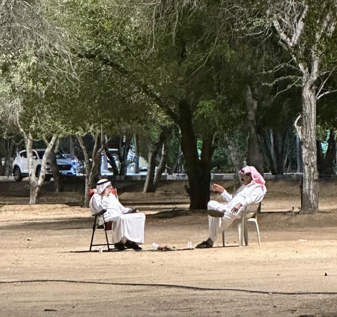 "طراة الرفيق اللي لا سولفت معْه ارتحت
تسولف معه.. كنّك تسولف على نفسك "