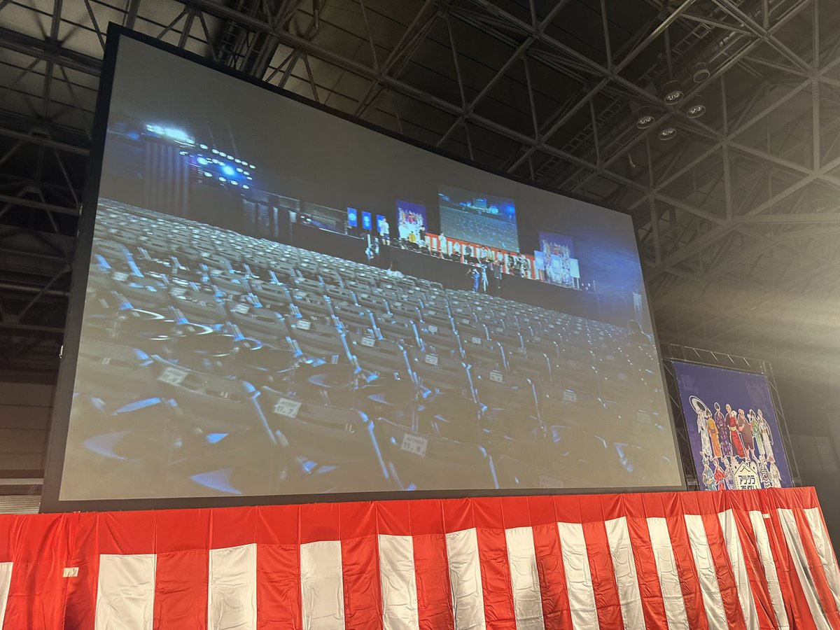 oohara0013's tweet photo. 怒涛の2日間、全力でやりきったぞぉ！！！！リハーサルから本番までまさか自分が登壇する側になるなんて思っても見なかった！！
優勝トロフィーも貰ったし、最高の夏の思い出ができました！！！
みんなもお疲れ様でした！！

 #アツクラ夏祭りin幕張メッセ https://t.co/JDVz1tywmL