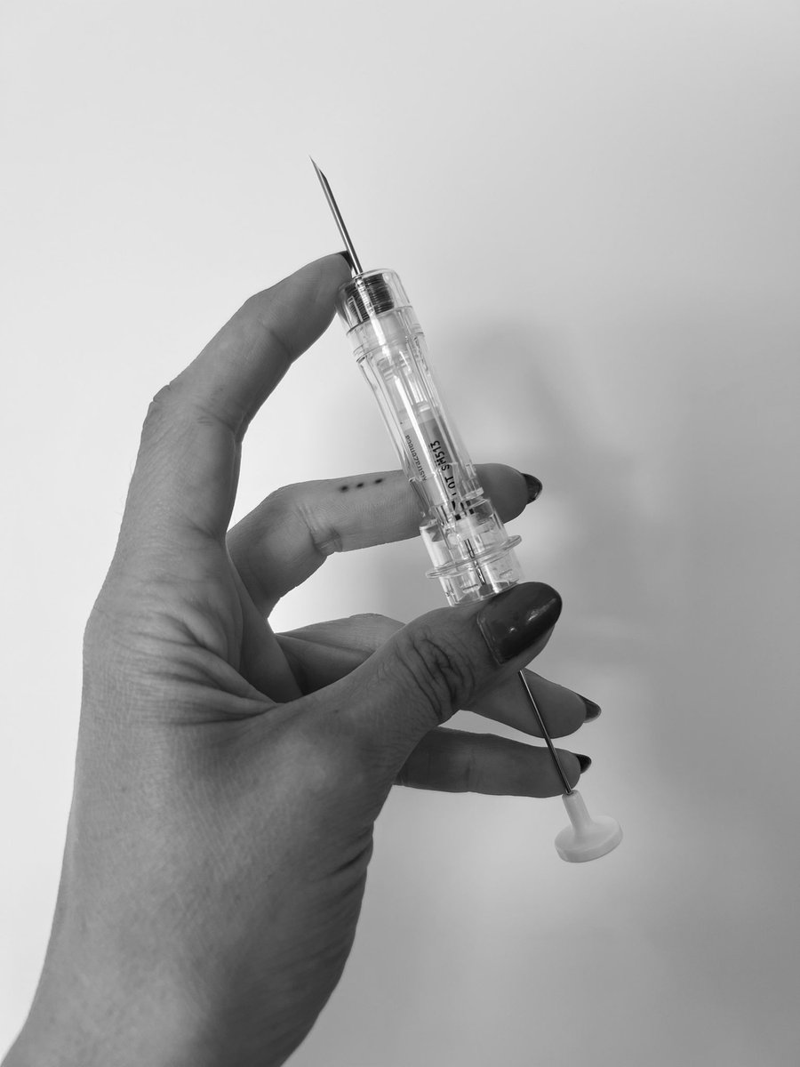 mireiaruizmanre's tweet image. Qué rápido pasan los meses cuando te tienes que pinchar #Zoladex  #QueNadaTePare