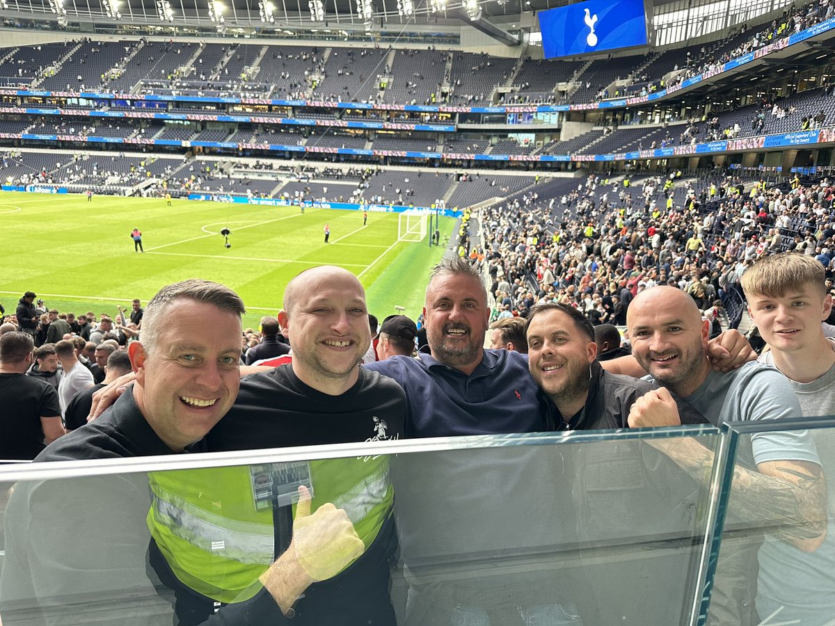 dan_afc's tweet photo. What a birthday #ThreePointLane https://t.co/zg5Szn0bc1