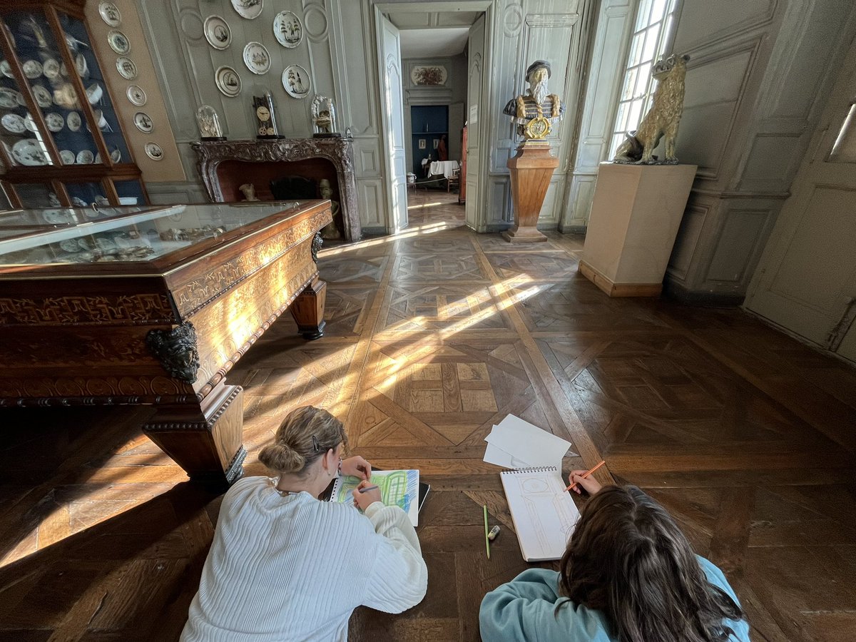 sandrinerodrigues (@sandrinadossant) on Twitter photo Début du workshop avec l’artiste #benoitblanchard, dans le cadre de son expo au #museedupuymestrau #saintes avec les 1ere eds arts documenter le réel ou augmenter le réel <a href="/bellevue_lycee/">Lycée Bellevue</a> <a href="/daacpoitiers/">Daac de Poitiers</a> <a href="/michel_herreria/">Michel Herreria</a> <a href="/ArtsplastiquesP/">ArtsplastiquesPoitiers</a> Début du workshop avec l’artiste #benoitblanchard, dans le cadre de son expo au #museedupuymestrau #saintes avec les 1ere eds arts documenter le réel ou augmenter le réel <a href="/bellevue_lycee/">Lycée Bellevue</a> <a href="/daacpoitiers/">Daac de Poitiers</a> <a href="/michel_herreria/">Michel Herreria</a> <a href="/ArtsplastiquesP/">ArtsplastiquesPoitiers</a>