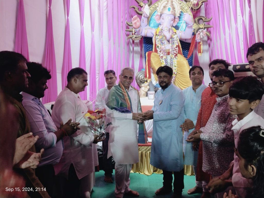 ankitnsh's tweet photo. Thank You Shri @mlaAminPatel for visiting #Bhuleshwarchavignaharta Mandal along with @javedjuneja213 @TarakshahINC & Other Party Workers.#GanpatiBappaMorya #AssemblyElections2024 #mumbadevi #Respect #awazfoundation #mla https://t.co/pJgs5wfIiD