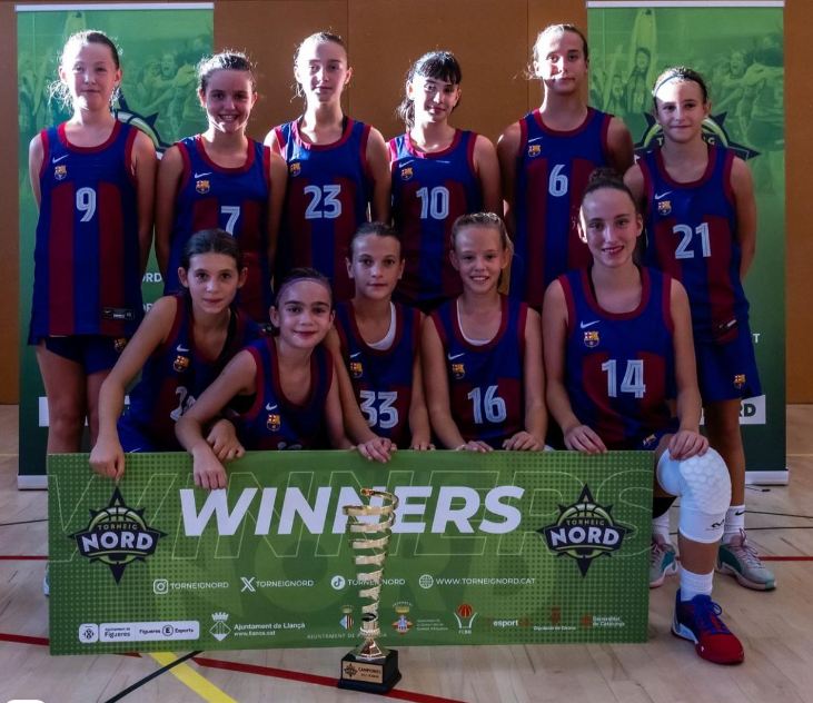 Cbsbasket_fem's tweet photo. Bon dia,   Mini A

Campiones Torneig Nord 💪🏼🔴🔵 https://t.co/CwswcGbxY5