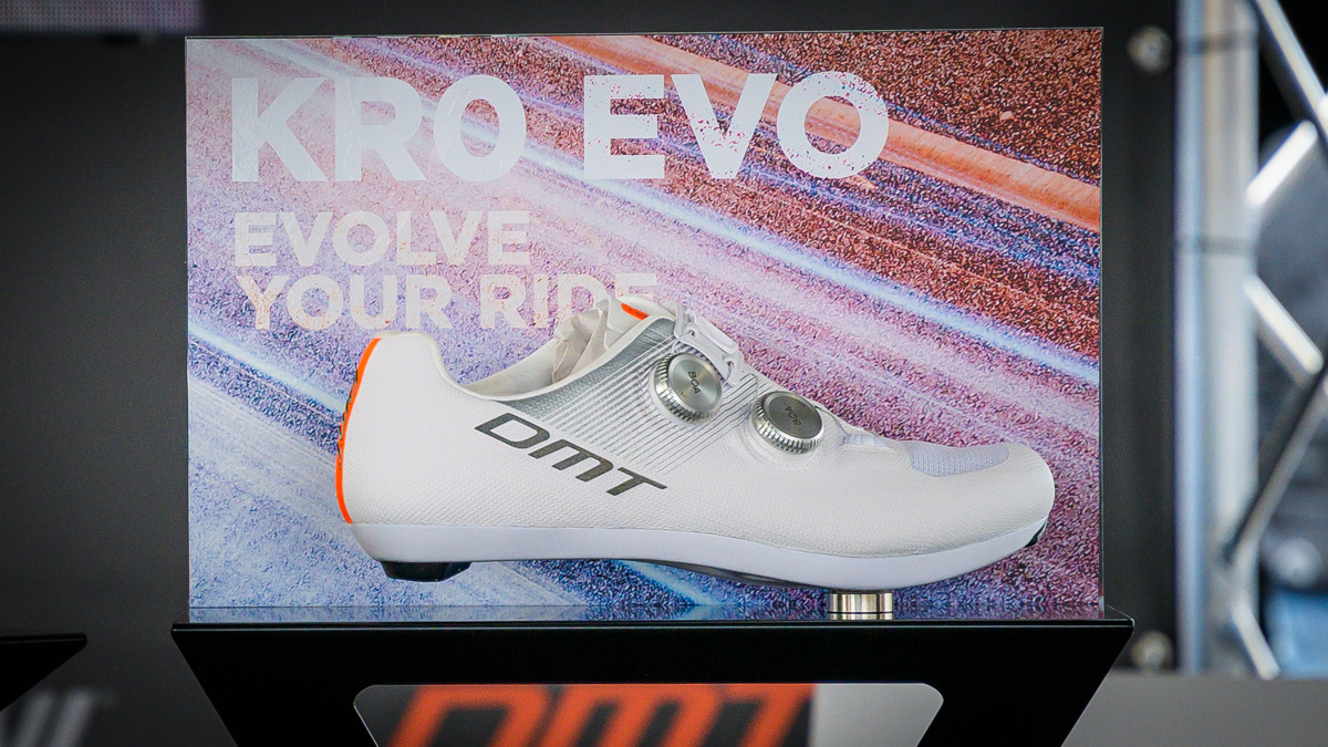 Nuove scarpe DMT KR0 Evo: cambia la tomaia, ma non il prezzo dlvr.it/TDHWQn