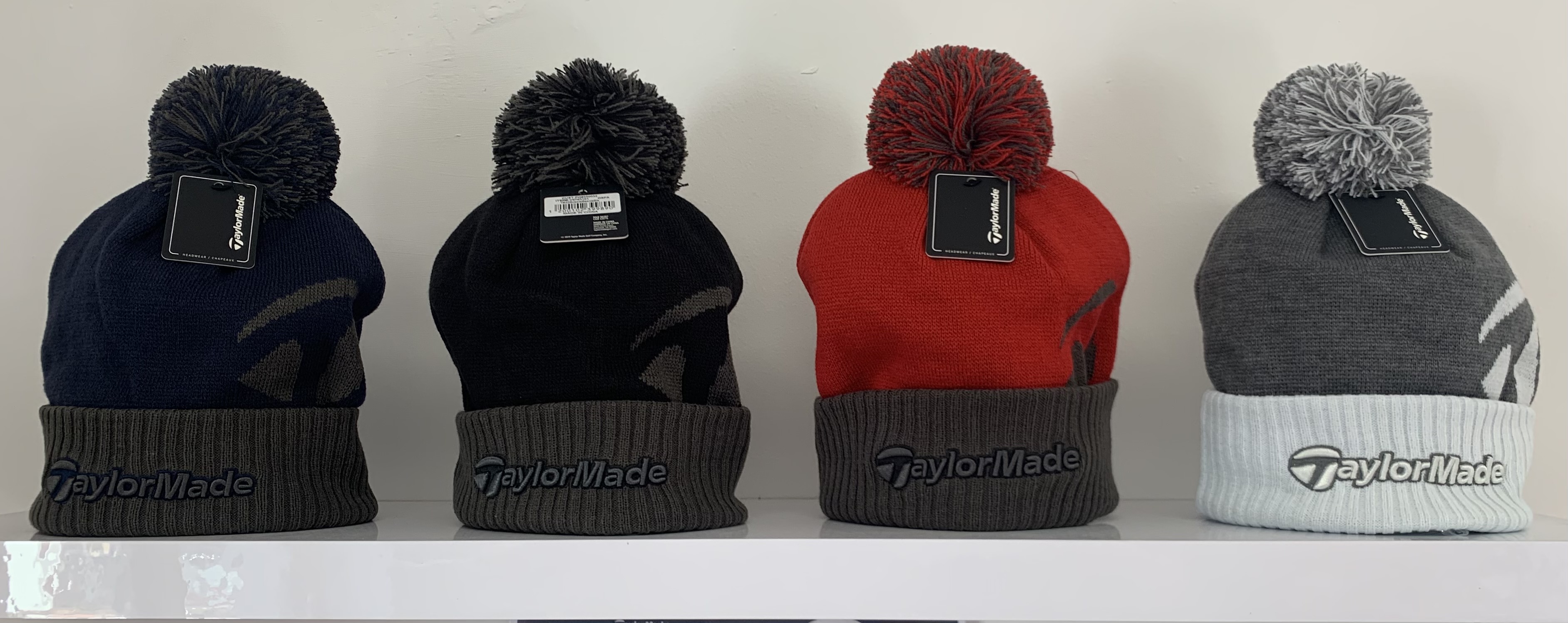 TaylorMade Bobble Beanie Hat 2024 - Red TaylorMade Bobble Beanie Hat 2024 - Red