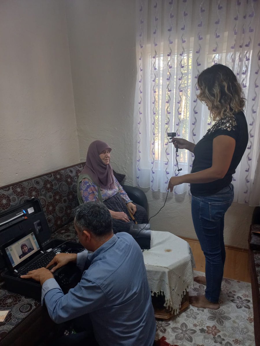 İlçemiz Mecidiye Mahallemizin kıymetli büyüklerine yönelik #AdresteNüfusHizmeti verdik. Kendilerini ziyaret ettik. Adreslerinde T.C. Kimlik Kartı başvurularını ve hayır dualarını aldık.
<a href="/TCNufus/">Nüfus ve Vatandaşlık İşleri Genel Müdürlüğü</a>
<a href="/Balikesir_nvi/">Balıkesir İl Nüfus ve Vatandaşlık Müdürlüğü</a>
<a href="/valiustaoglu/">İsmail Ustaoğlu</a>
<a href="/MahmutKececi61/">🇹🇷Mahmut KEÇECİ🇹🇷</a>