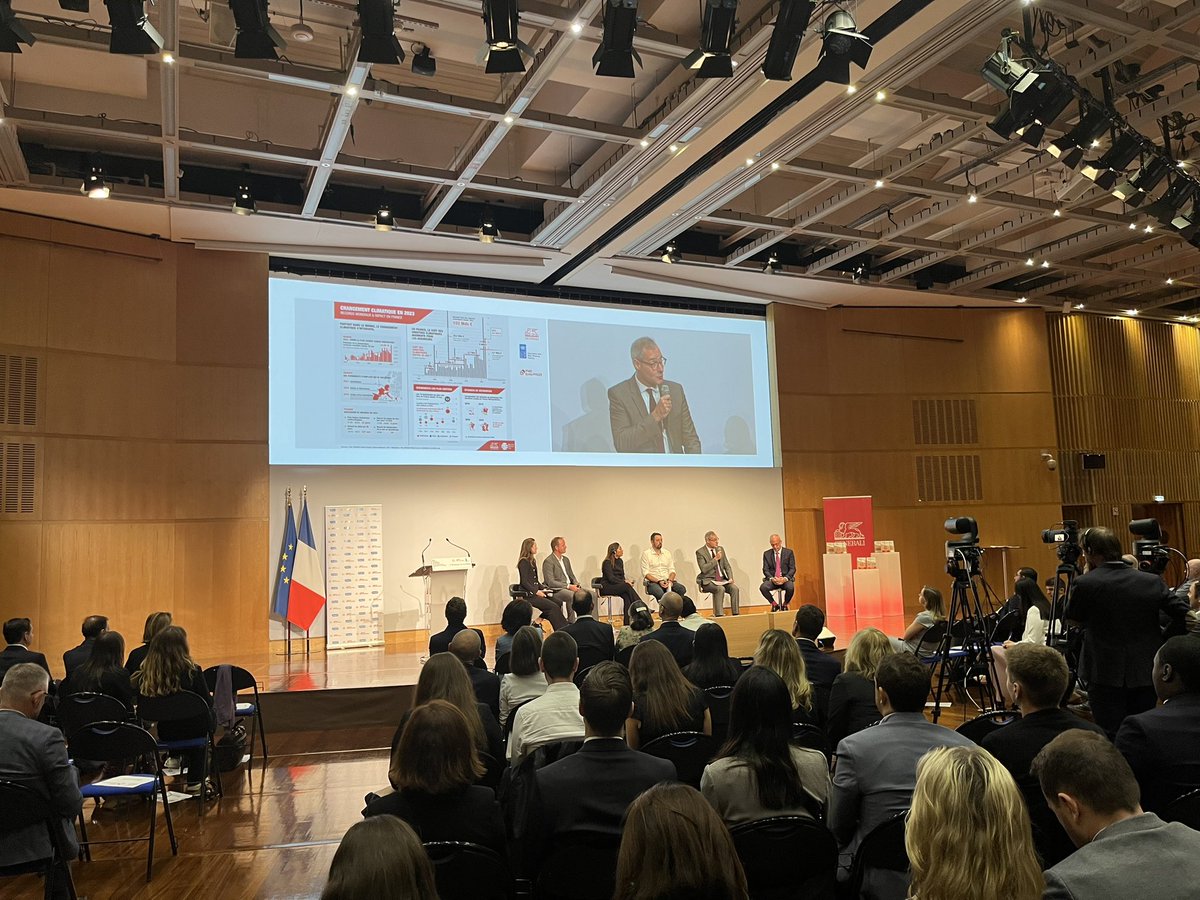 JulieTerzulli's tweet photo. Nous sommes dans un monde en transition. Il faut créer les conditions d’un nouvel équilibre. C’est le rôle de @generalifrance d’être présent pour accompagner les transitions et la #résilience de demain indique Blaise Bourgeois #PMEEnterPRIZE #GeneraliClimateLab https://t.co/0dcZ3hDdID