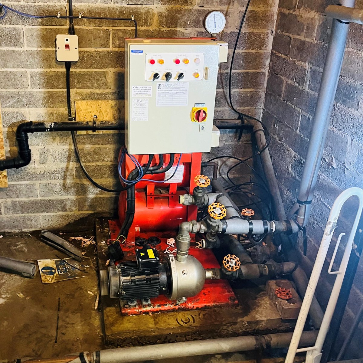 Flowmechltd's tweet image. You&apos;re keeping our engineers busy!
Before and after on a recent install 🤩
For all enquiries please email info@flowmech.co.uk or call us on 0116 242 5425 #MondayMotivation
